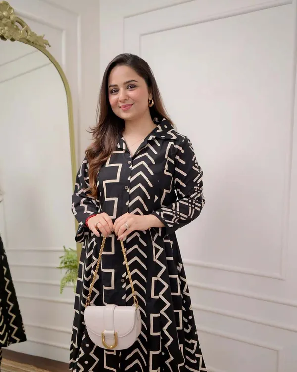 Chokhi_Bandhni_Women's_Cotton_Printed_A-line_Kurta_and_Pant_Set