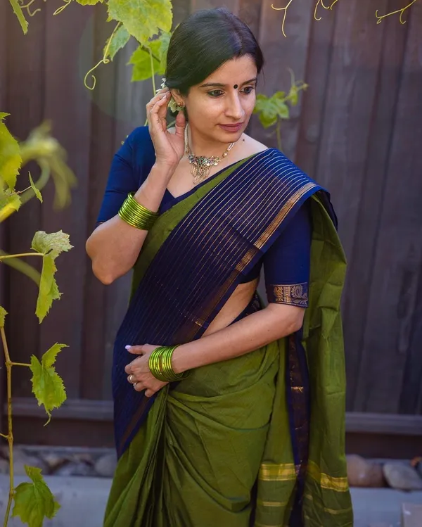 Green_Aradhana_Narayanapet_Pure_Cotton_saree_with_running_blouse_piece_(same_as_saree_(color))