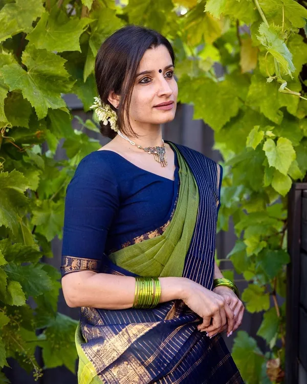 Green_Aradhana_Narayanapet_Pure_Cotton_saree_with_running_blouse_piece_(same_as_saree_(color))