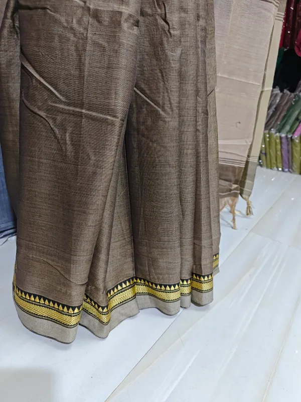 Biege_Ashwini_Narayanpeth_Pure_cotton_saree_with_Running_blouse_piece_(Same_as_saree)