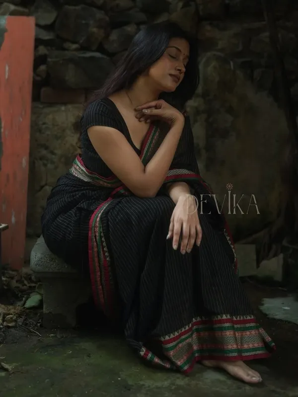 Black_Anuradha_Lining_Pattern_Narayanapet_Pure_Cotton_saree