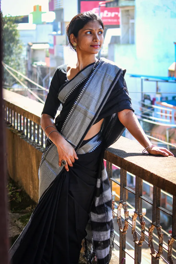Black_Sahitya_Silver_Jari_Border_Narayanpet_Pure_Cotton_saree