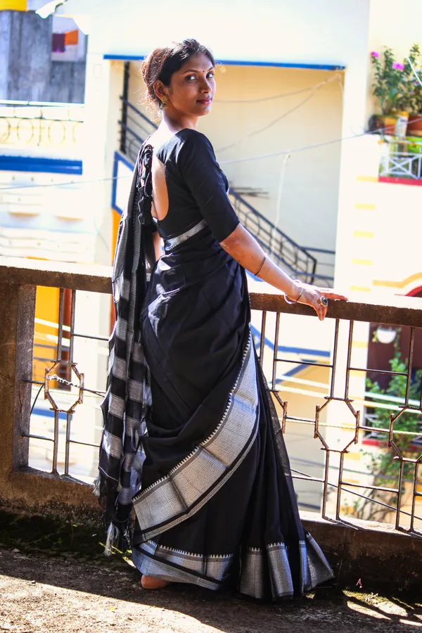 Black_Sahitya_Silver_Jari_Border_Narayanpet_Pure_Cotton_saree