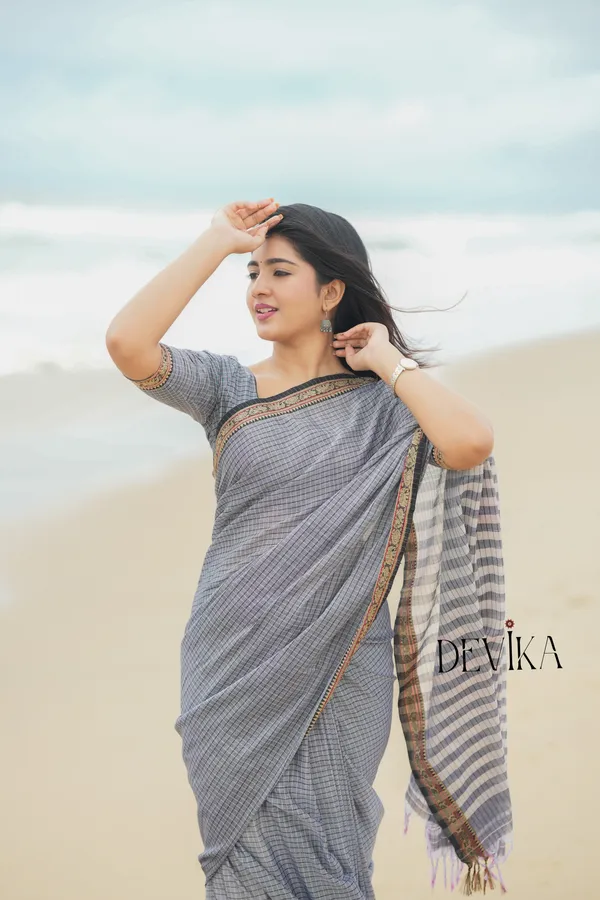 Deepali_Grey_checked_Pattern_Narayanpet_Pure_cotton_saree