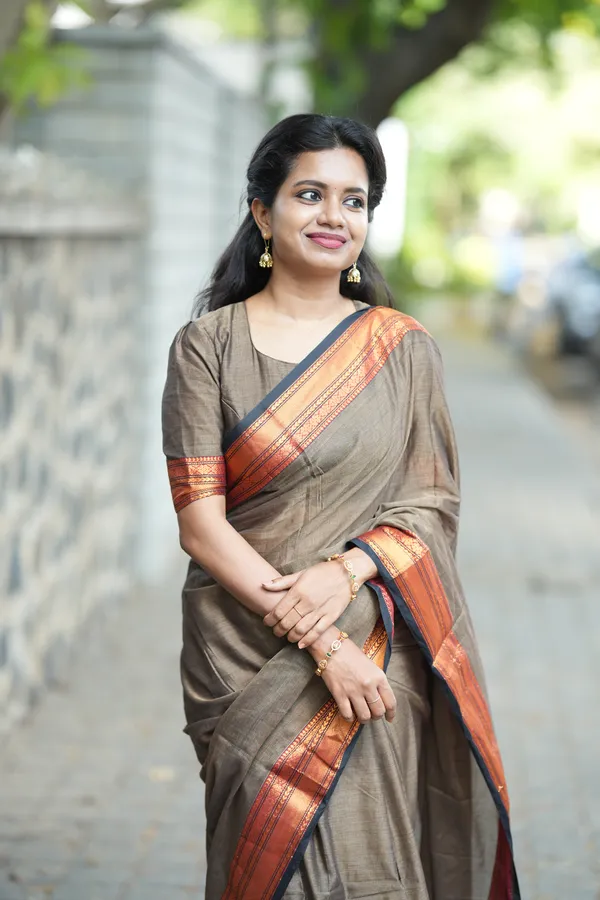 Dhanashri_Beige_Narayanpet_Pure_Cotton_Sarees
