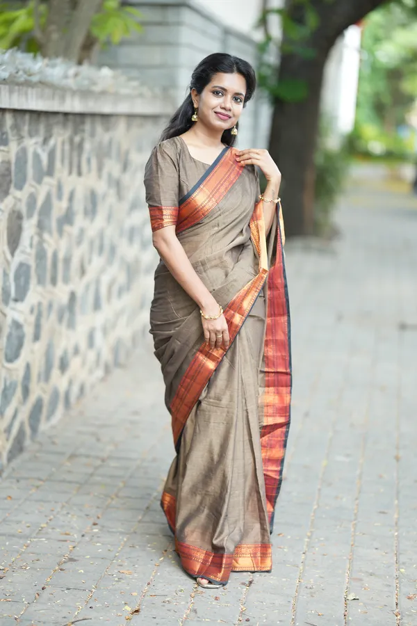 Dhanashri_Beige_Narayanpet_Pure_Cotton_Sarees