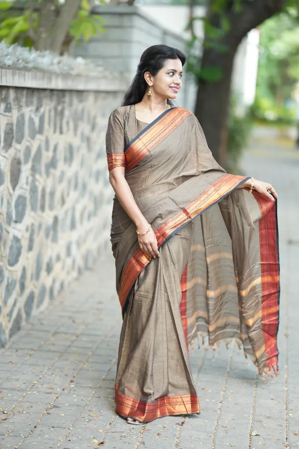 Dhanashri_Beige_Narayanpet_Pure_Cotton_Sarees