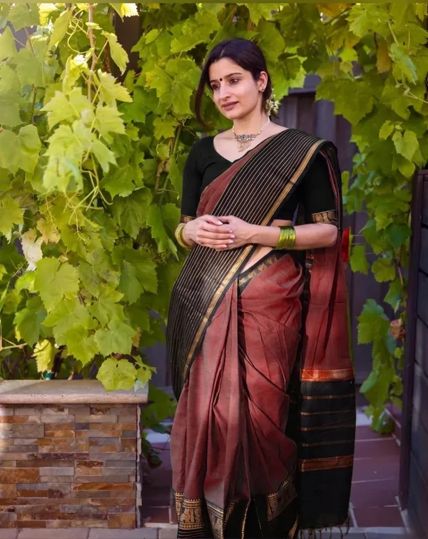 Maroon_Aradhana_Narayanapet_Pure_Cotton_saree_with_running_blouse_piece_(same_as_saree_(color))