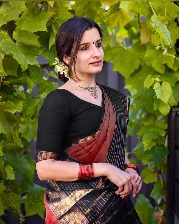 Maroon_Aradhana_Narayanapet_Pure_Cotton_saree_with_running_blouse_piece_(same_as_saree_(color))