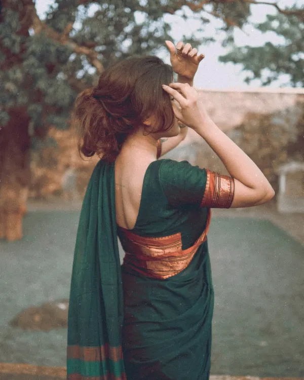 Bottle_Green_Narayanapet_Elephant_Border_Pure_Handloom_Cotton_sarees_with_Running_blouse_piece