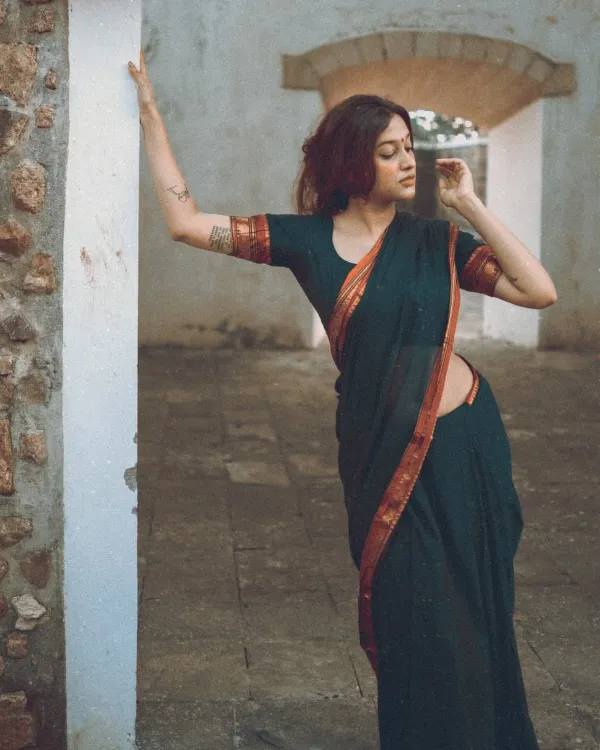 Bottle_Green_Narayanapet_Elephant_Border_Pure_Handloom_Cotton_sarees_with_Running_blouse_piece