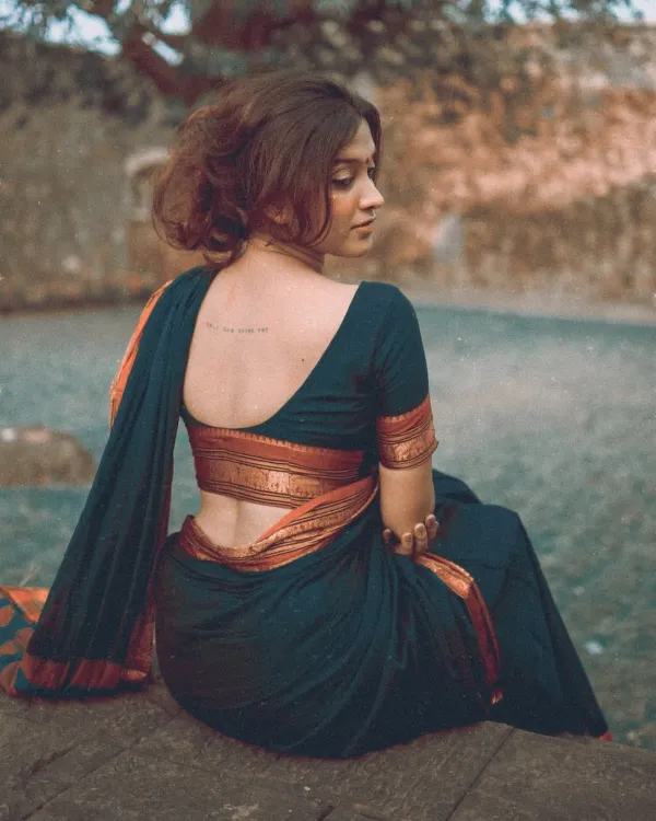 Bottle_Green_Narayanapet_Elephant_Border_Pure_Handloom_Cotton_sarees_with_Running_blouse_piece