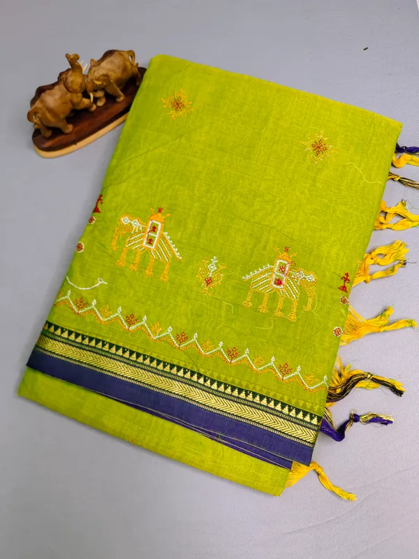 Parrot_Green_Kasuti_Embroidered_Narayanapet_Pure_Cotton_saree