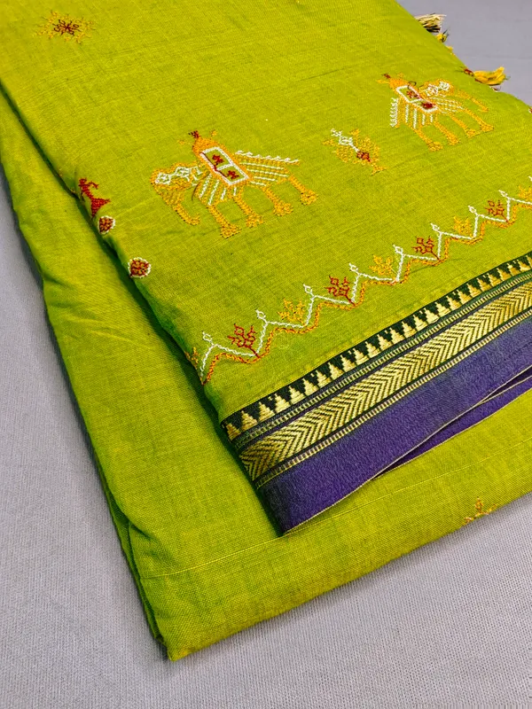 Parrot_Green_Kasuti_Embroidered_Narayanapet_Pure_Cotton_saree