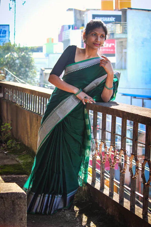 Sahitya_Silver_Jari_Border_Narayanpet_Pure_Cotton_saree_with_Running_blouse_piece_(Same_as_saree)