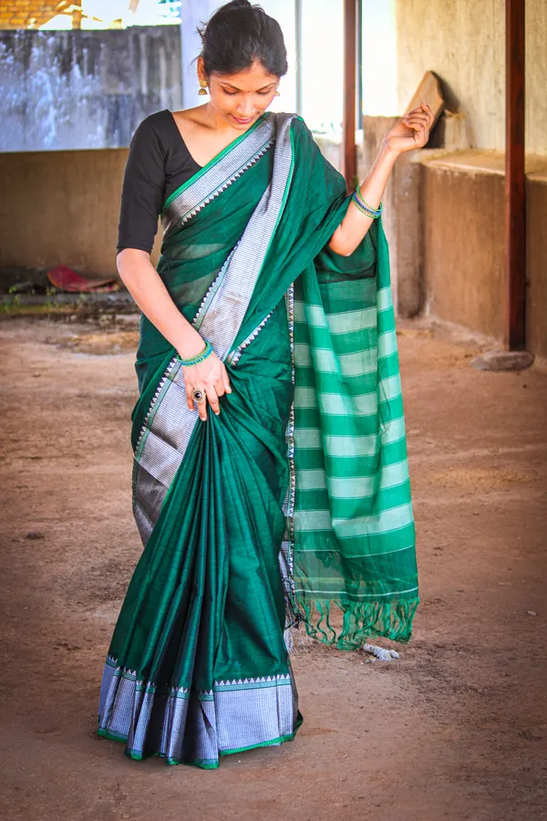 Sahitya_Silver_Jari_Border_Narayanpet_Pure_Cotton_saree_with_Running_blouse_piece_(Same_as_saree)