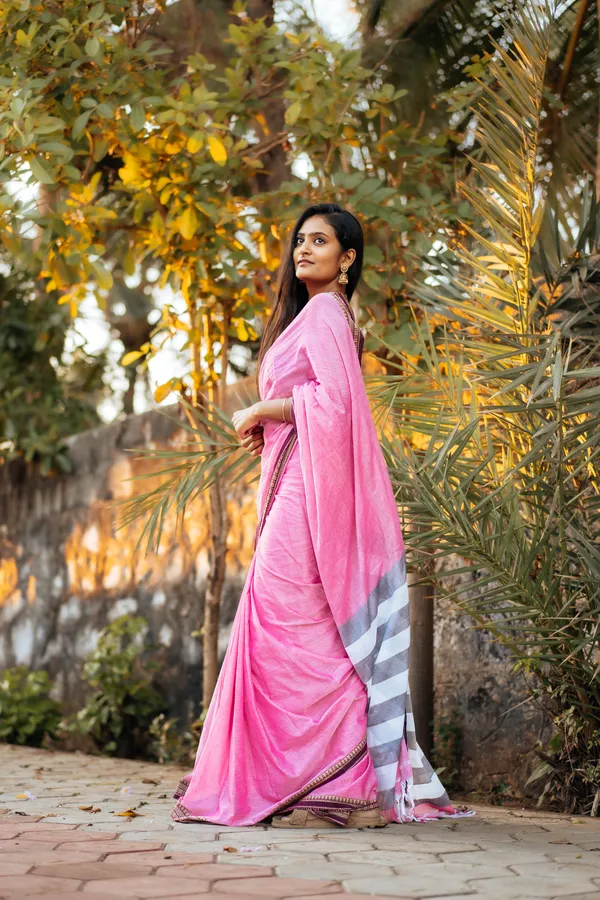gouthami_pinkish_grey__Narayanpet_Pure_Handloom_Cotton_Sarees_with_Running_blouse_piece