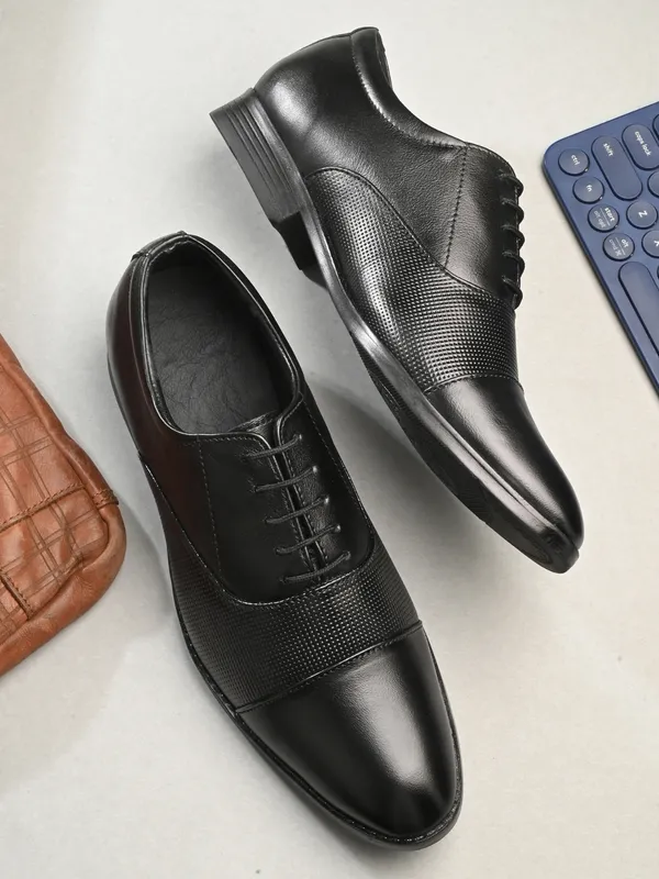 FoxyFoot Classic Black Leather Formal Shoe for Men Price in India