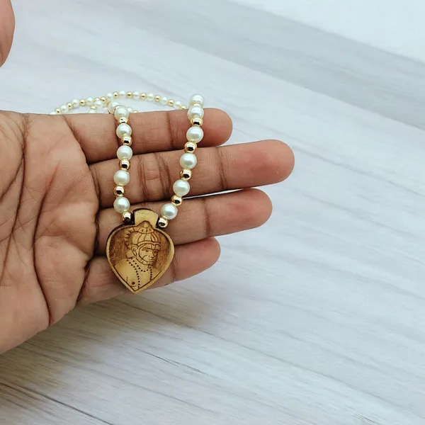 Wooden_Carving_Hanuman_ji_Pendant_with_White_Pearl_mala_(H.HRT.Wcry)