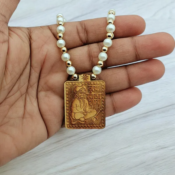 Wooden_Carving_Hanuman_ji_Pendant_with_White_Pearl_mala_(Hanu.S.Wcry)