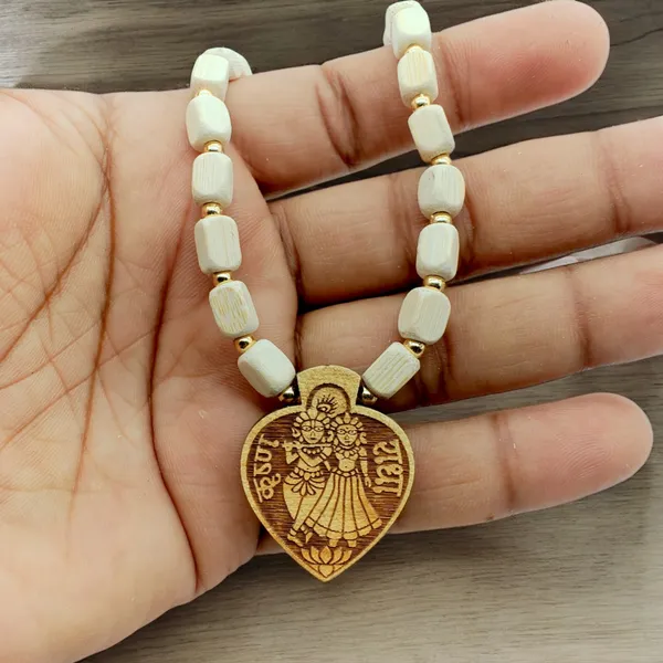 Wooden_Carving_Radha_Krishna_Pendant_with_Tulsi_kanthi_Mala_(RK.HRT.Squr)