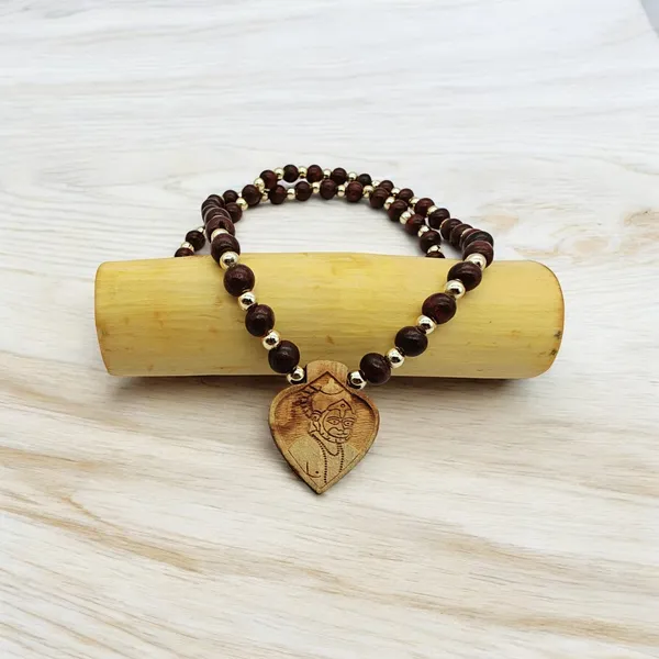 Wooden_Carving_Hanuman_ji_pendant_with_Lal_Chandan_chain_(H.HRT.Lal.Chn)