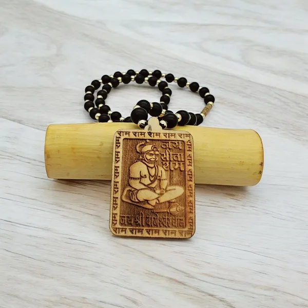 Wooden_Carving_Hanuman_Ji_pendant_with_Black_crystal_chain_(Hanu.M.Bcry)