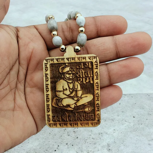 Wooden_Carving_Hanuman_Ji_Pendant_with_Vaijayanti_Mala_(Hanu.M.vj)