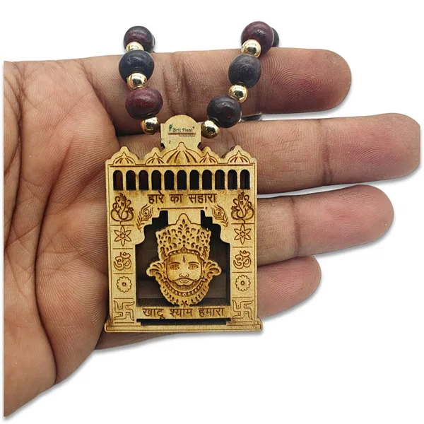 Wooden_Carving_Khatu_Shyam_ji_pendant_with_Lal_Chandan_chain_(Khatu.M.Lal.Chn)
