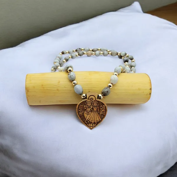 Wooden_Carving_Radha_Krishna_Pendant_with_Vaijayanti_Mala_(RK.HRT.vj)