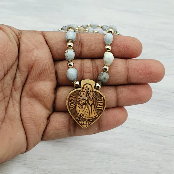 Wooden_Carving_Radha_Krishna_Pendant_with_Vaijayanti_Mala_(RK.HRT.vj)