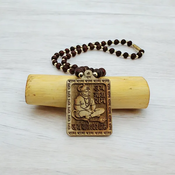 Wooden_Carving_Hanuman_Ji_pendant_with_Lal_Chandan_chain_(Hanu.M.Lal.Chn)