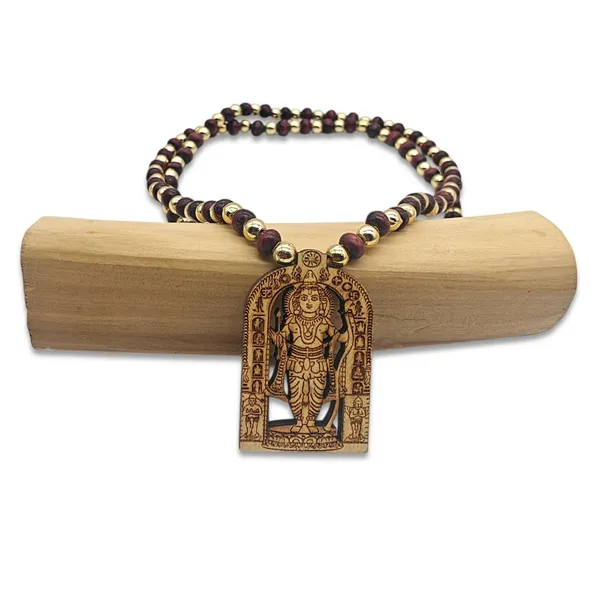Wooden_Carving_Shree_Ram_Lala_pendant_with_Lal_Chandan_chain_(Ram.Lal.Chn)