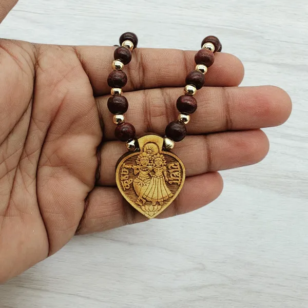 Wooden_Carving_Radha_Krishna_pendant_with_Lal_Chandan_chain_(RK.HRT.Lal.Chn)