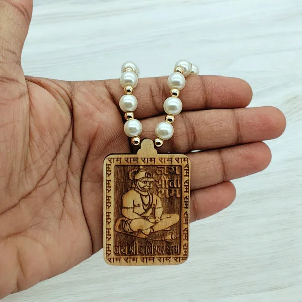 Wooden_Carving_Hanuman_Ji_Pendant_with_White_Pearl_mala_(Hanu.M.Wcry)