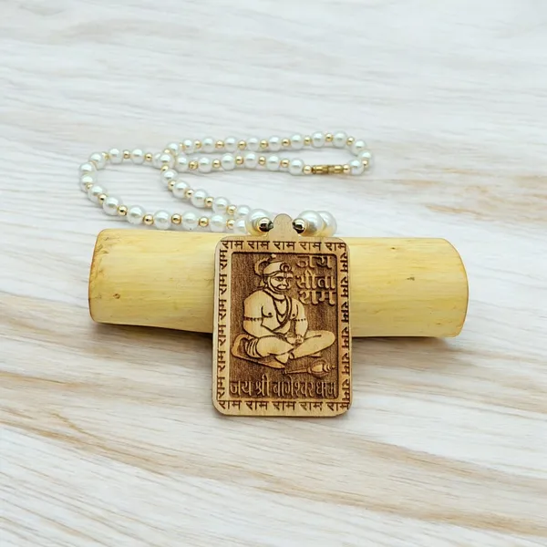 Wooden_Carving_Hanuman_Ji_Pendant_with_White_Pearl_mala_(Hanu.M.Wcry)