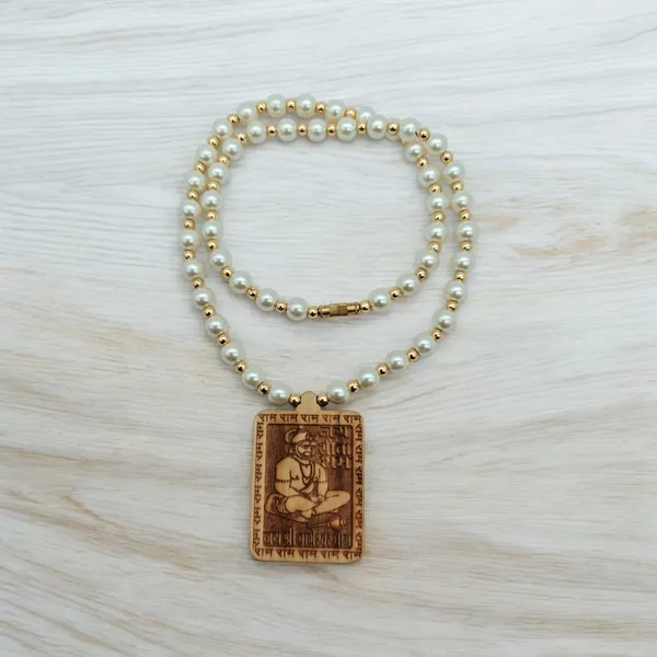 Wooden_Carving_Hanuman_Ji_Pendant_with_White_Pearl_mala_(Hanu.M.Wcry)