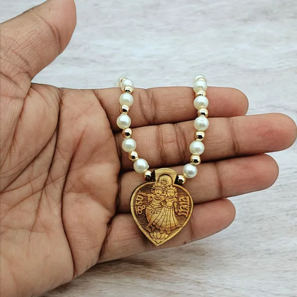 Wooden_Carving_Radha_Krishna_Pendant_with_White_Pearl_mala_(RK.HRT.Wcry)
