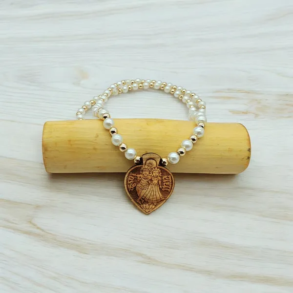 Wooden_Carving_Radha_Krishna_Pendant_with_White_Pearl_mala_(RK.HRT.Wcry)