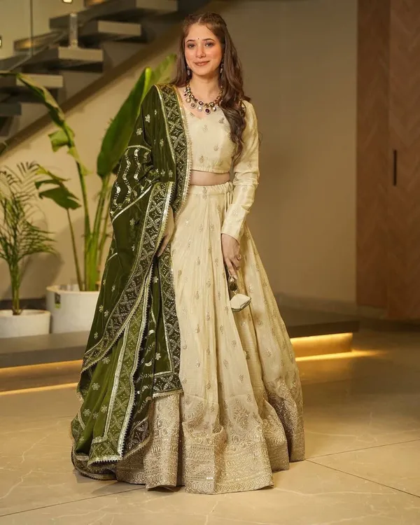 Cream_Thread_&_Sequins_Work_Semi_Stitched_Lehenga_Choli