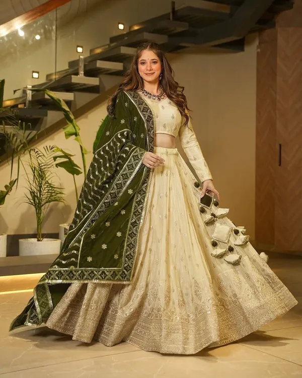 Cream_Thread_&_Sequins_Work_Semi_Stitched_Lehenga_Choli