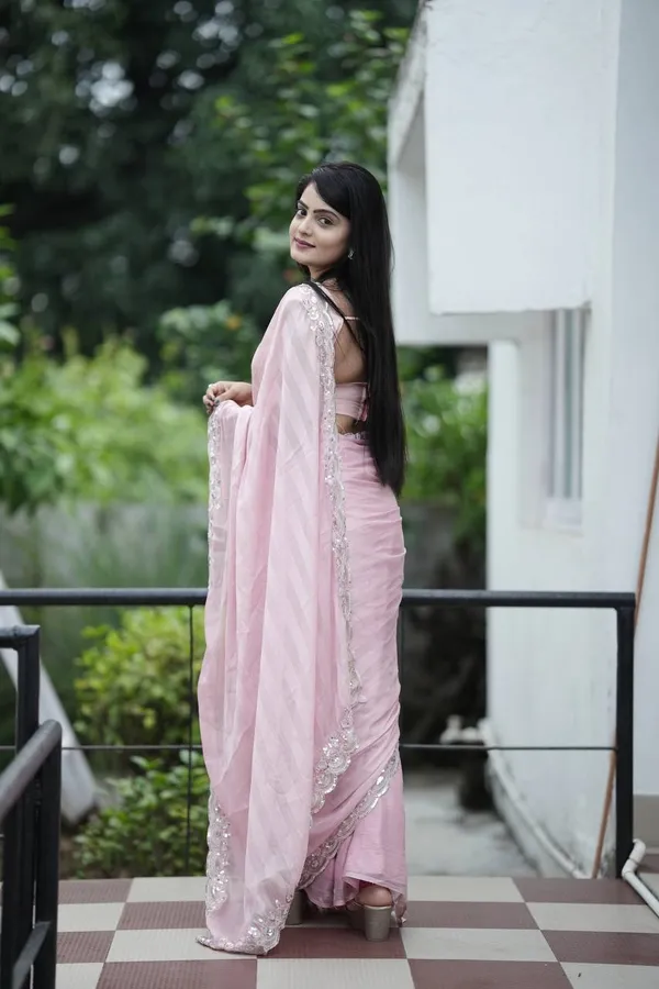 Soft_Chiffon_With_Weaving_Zari_Line_Saree_With_Unstitched_Blouse_Piece