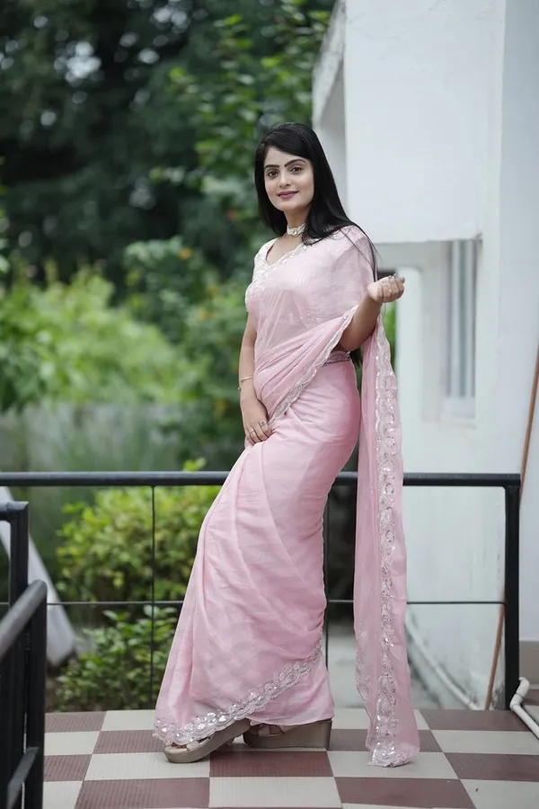 Soft_Chiffon_With_Weaving_Zari_Line_Saree_With_Unstitched_Blouse_Piece