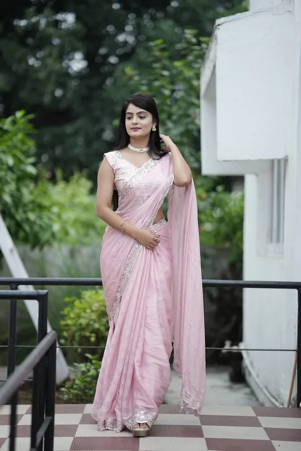 Soft_Chiffon_With_Weaving_Zari_Line_Saree_With_Unstitched_Blouse_Piece