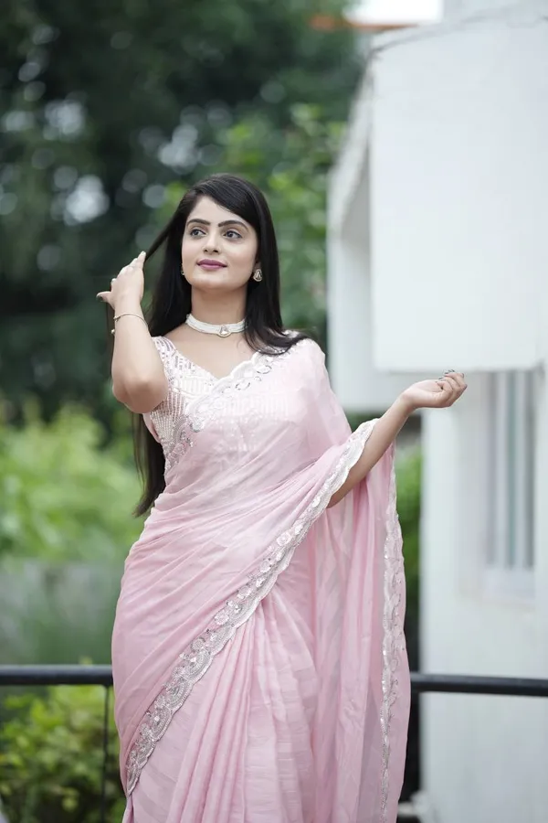 Soft_Chiffon_With_Weaving_Zari_Line_Saree_With_Unstitched_Blouse_Piece