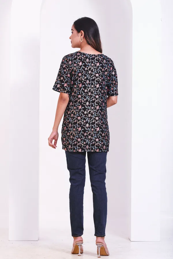 Women_Ethnic_Black_Foil_Print_Short_Kurta