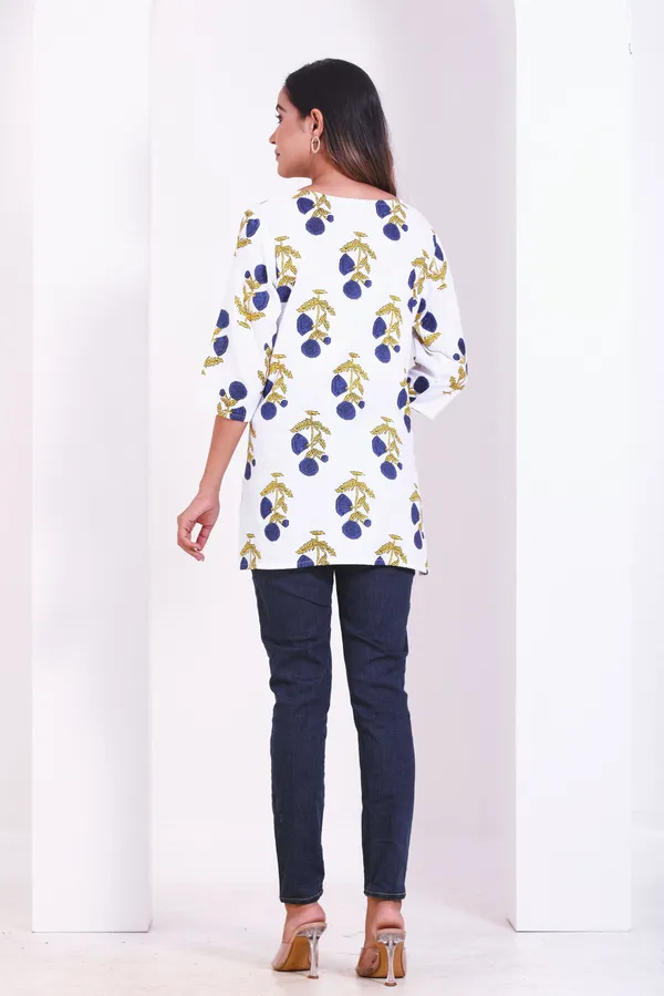 Women_Classic_White_Blue__Floral_Printed_Short_Kurta