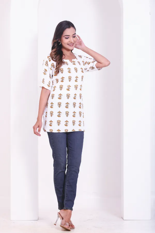 Classy_White_Women_Floral_Printed_Short_Kurta