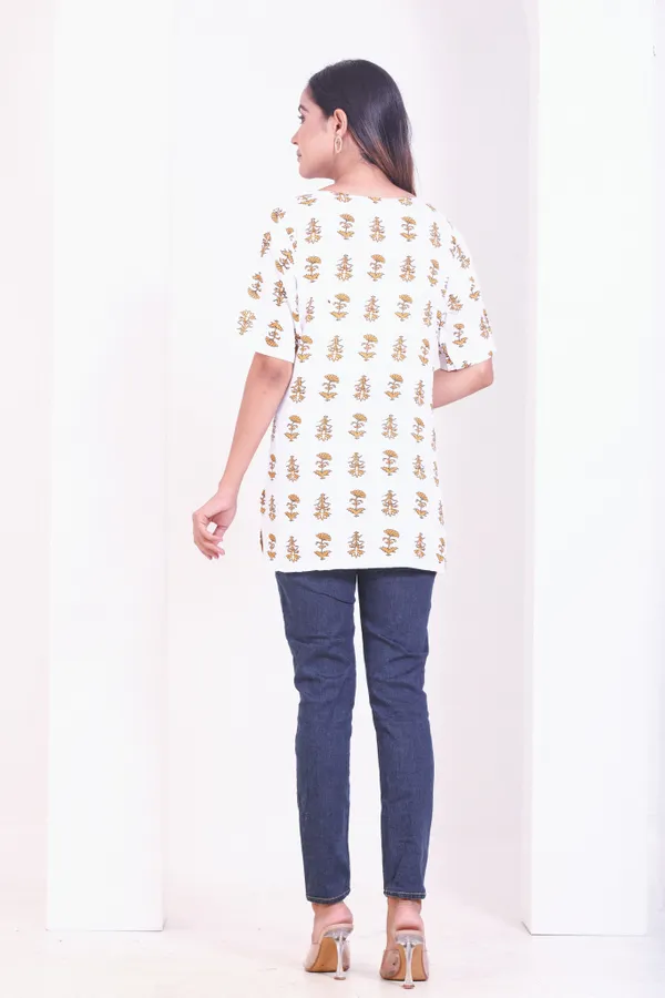 Classy_White_Women_Floral_Printed_Short_Kurta