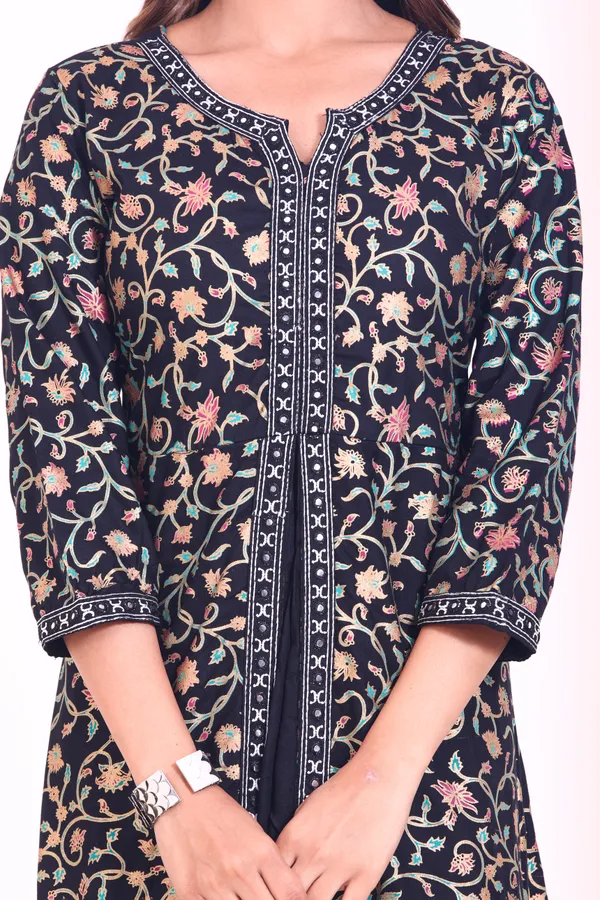 Trendy_Women_Black_Foil_Printed_Lace_Border_Gown_